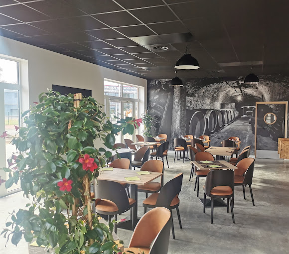 Dalle de plafond électrique efficace pour répondre au décret tertiaire, France 2030. Aquilohm fabricant français de chauffage à infrarouge lointain. Économie d'énergie, infrarouge lointain, confort utilisateur. Hôtellerie, restaurant, bureaux.