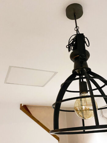 Dalle de plafond électrique efficace pour répondre au décret tertiaire, France 2030. Aquilohm fabricant français de chauffage à infrarouge lointain. Économie d'énergie, infrarouge lointain, confort utilisateur. Hôtellerie, restaurant, bureaux.