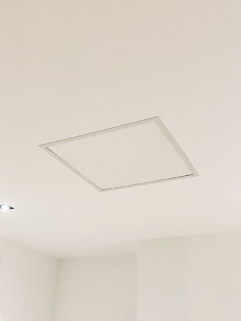 Dalle de plafond électrique efficace pour répondre au décret tertiaire, France 2030. Aquilohm fabricant français de chauffage à infrarouge lointain. Économie d'énergie, infrarouge lointain, confort utilisateur. Hôtellerie, restaurant, bureaux.